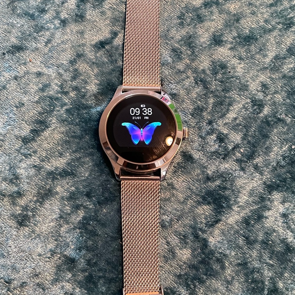Smartwatch- silver mesh strap